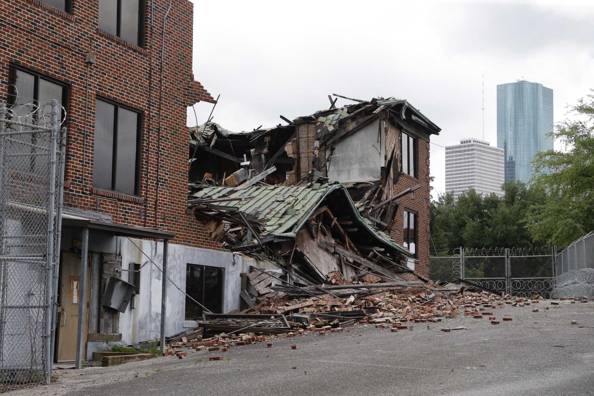 Harris County proposes demolishing Jefferson Davis Hospital nurses quarters