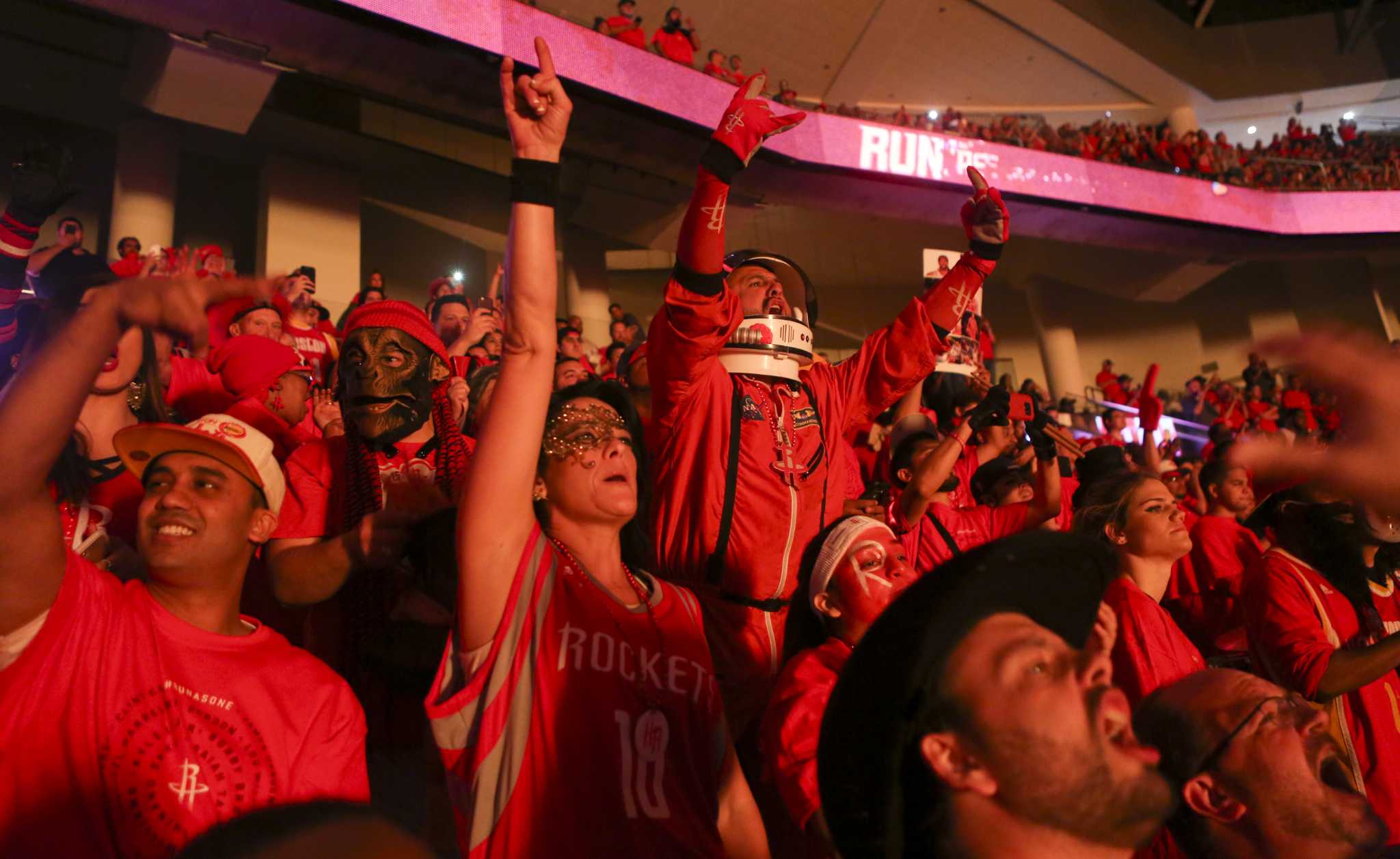 Kylie Jenner & Boyfriend Travis Scott Attend Houston Rockets Game!: Photo  4092357, Kylie Jenner, Travis Scott Photos