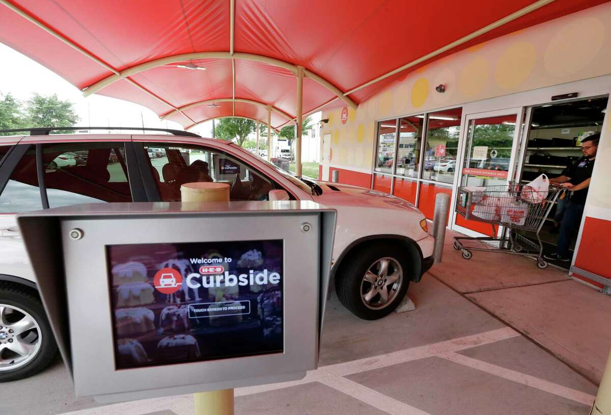 The H-E-B on Dowlen Road will offer curbside pickup like the one at this Katy location by the end of summer, according to corporate officials. Tuesday, June 21, 2016, in Houston. ( Melissa Phillip / Houston Chronicle )