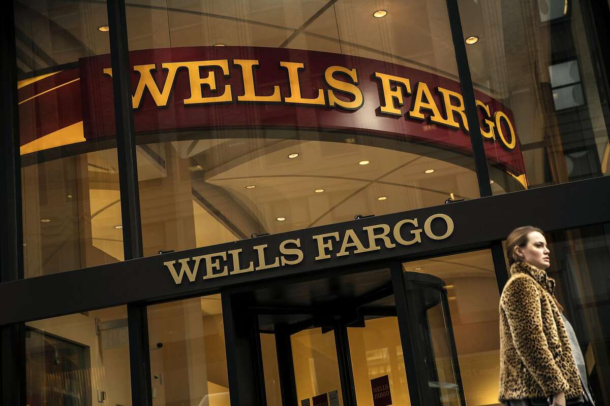 Senior Wells Fargo executives knew as far back as 2002 - nearly a decade earlier than initially disclosed - that bank employees were setting up fake accounts that customers didn't want in order to meet aggressive sales goals, according to the 113-page report by the bank's independent directors. MUST CREDIT: Bloomberg photo by Victor J. Blue