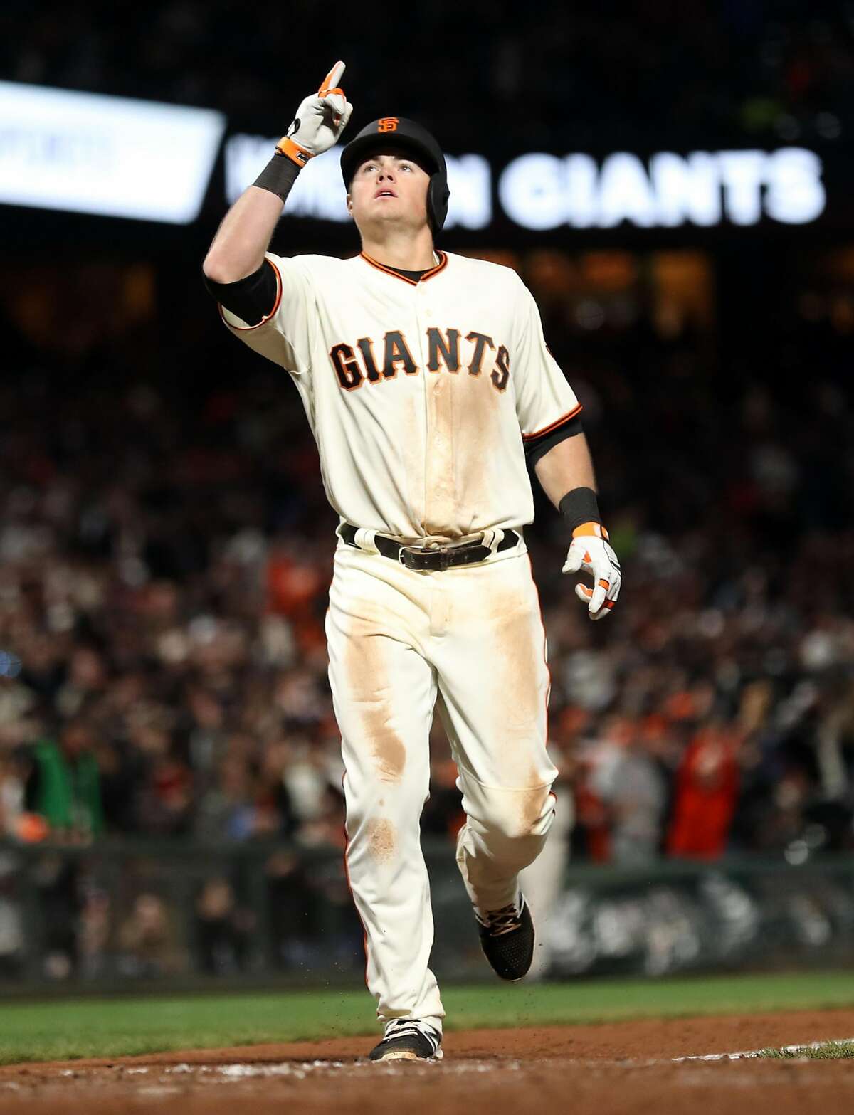 Giants’ Christian Arroyo hits first homer in memorable win