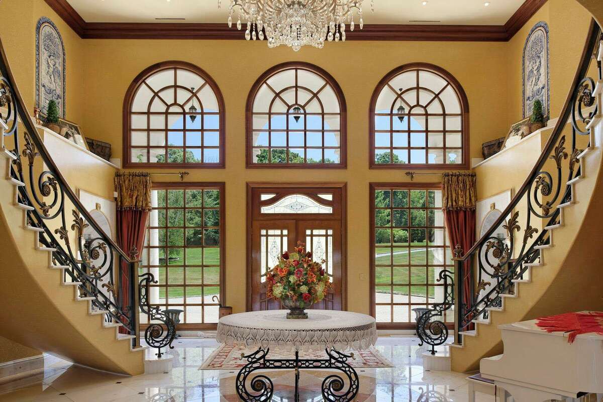 Oxford house has Mediterranean style, but no Jeter