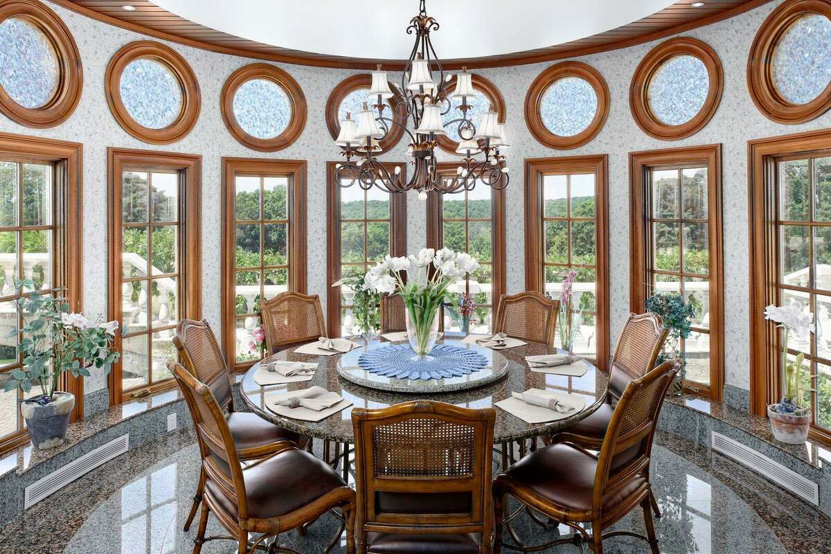 Oxford house has Mediterranean style, but no Jeter