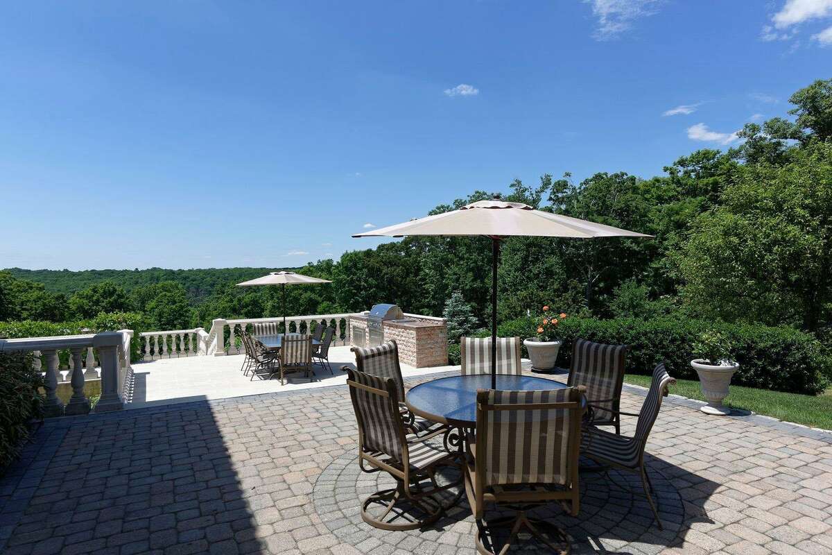 Oxford house has Mediterranean style, but no Jeter