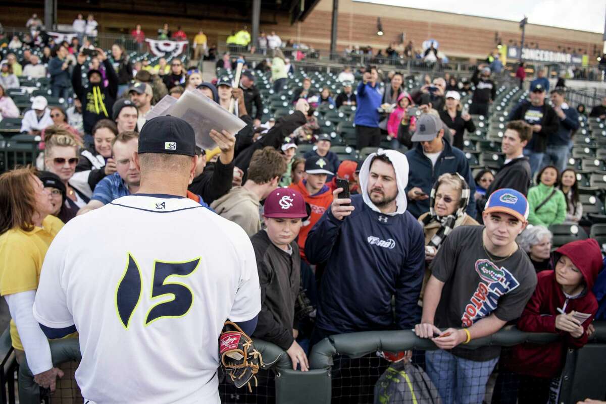 Columbia Fireflies publish photo of Tim Tebow in Fireflies jersey, Archive