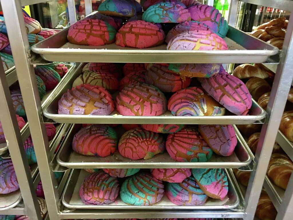 Forget Fruccinos Because This Houston Bakery Is Making Unicorn Houston S El Bolillo Bakery Has Cleverly Played Off The Starbucks Unicorn Frapucccino With Sweetbread They Can