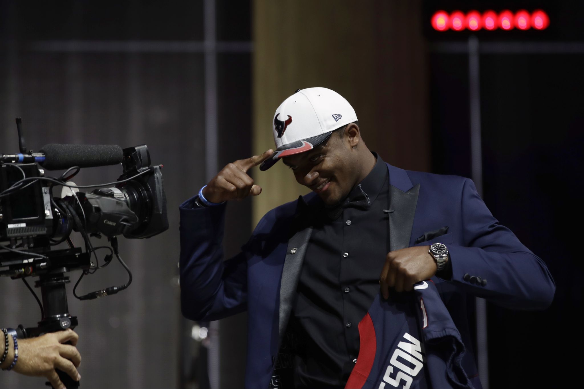 Houston Texans QB Deshaun Watson wears throwback Warren Moon