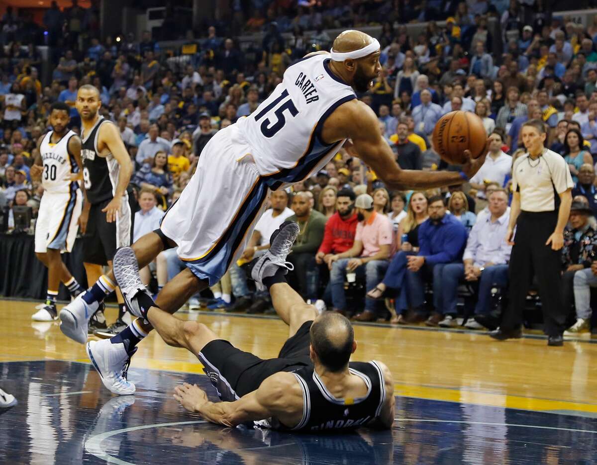 MEMPHIS, TN - APRIL 27: Vince Carter #15 of the Memphis Grizzlies collides with Manu Ginobili #20 of the San Antonio Spurs during the first half of Game 6 of the Western Conference Quarterfinals during the 2017 NBA Playoffs at FedExForum on April 27, 2017 in Memphis, Tennessee. NOTE TO USER: User expressly acknowledges and agrees that, by downloading and or using this photograph, User is consenting to the terms and conditions of the Getty Images License Agreement. (Photo by Frederick Breedon/Getty Images)