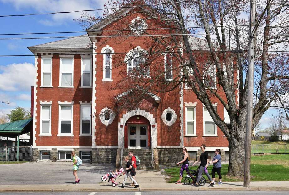 Corinth group tries to save Main Street School from demolition Times