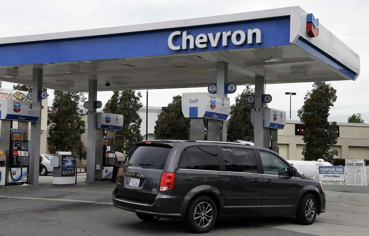 Chevron, the second-largest U.S. driller, swung to a profit in a big way, scoring its largest quarterly gain since 2014 and a per-share result that was 64 percent higher than the average estimate.