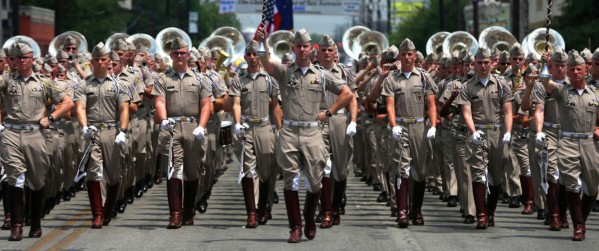 Battle of Flowers parade takes over downtown San Antonio for Fiesta