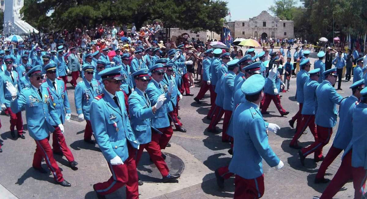 Battle of Flowers parade takes over downtown San Antonio for Fiesta