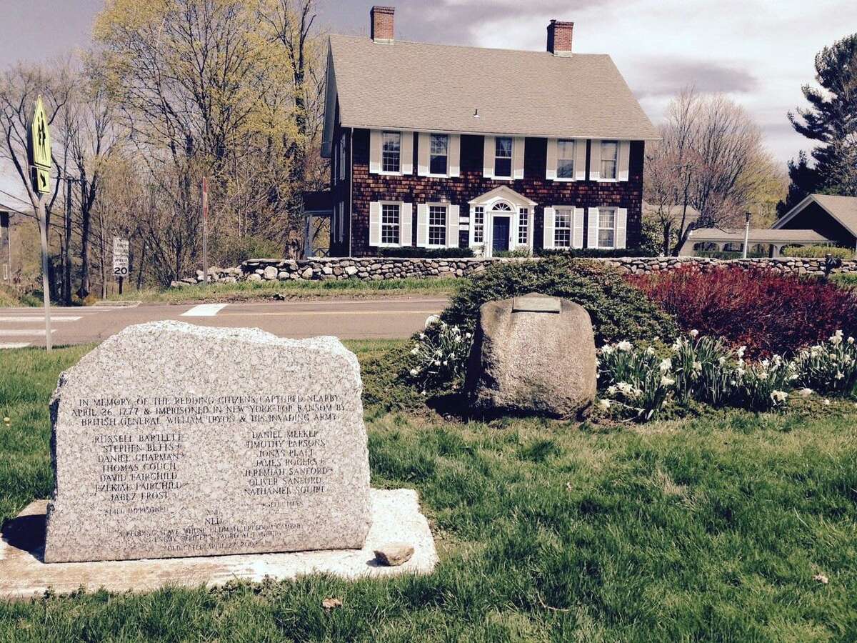 DVIDS - News - Soldiers re-up under Crossed Swords monument