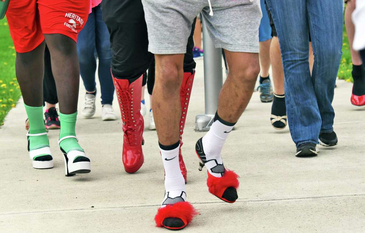 Photos Walking in her shoes