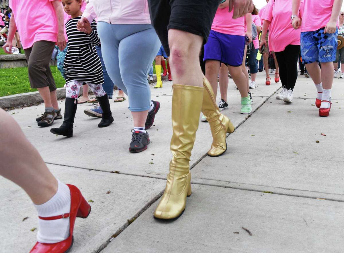 Photos Walking in her shoes