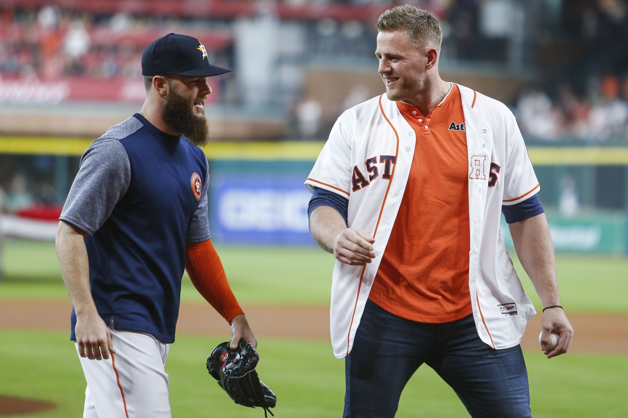 📸  Texans Rookies Throw Out First Pitch for the Houston Astros