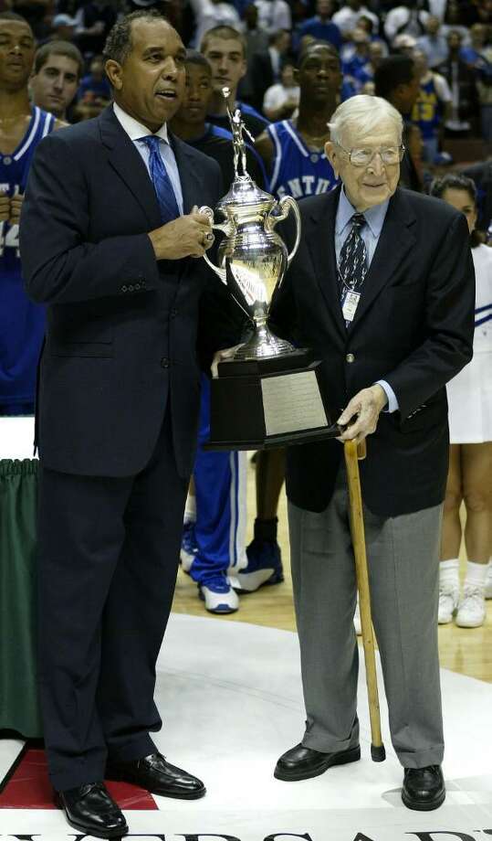 Slideshow UCLA legend John Wooden dies Connecticut Post