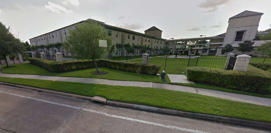 Uh Student Robbed At Gunpoint Outside Cullen Oaks Apartments A Uh Student Reported Robbery Outside Apartments On Cullen