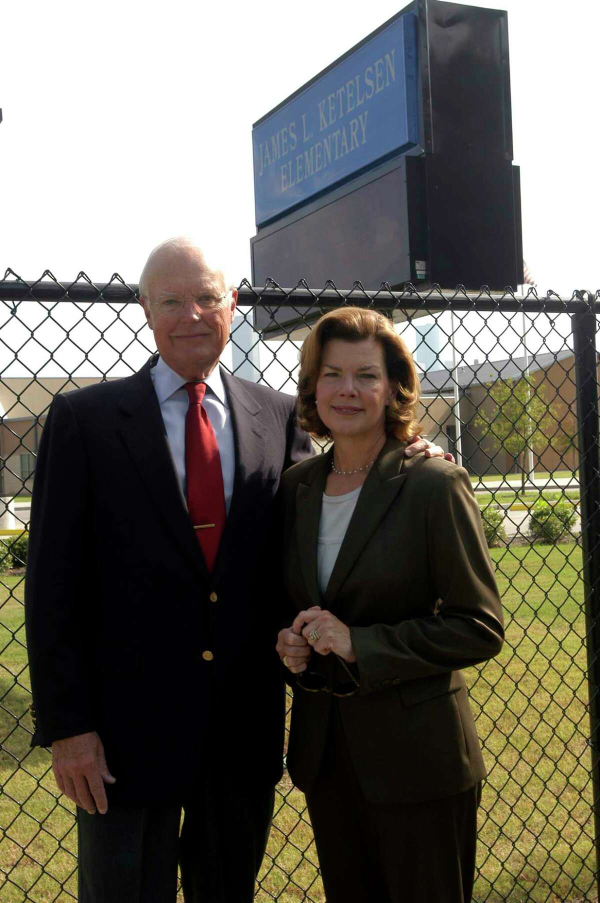 Former CEO James Ketelsen, who made helping students his work, dies at 86