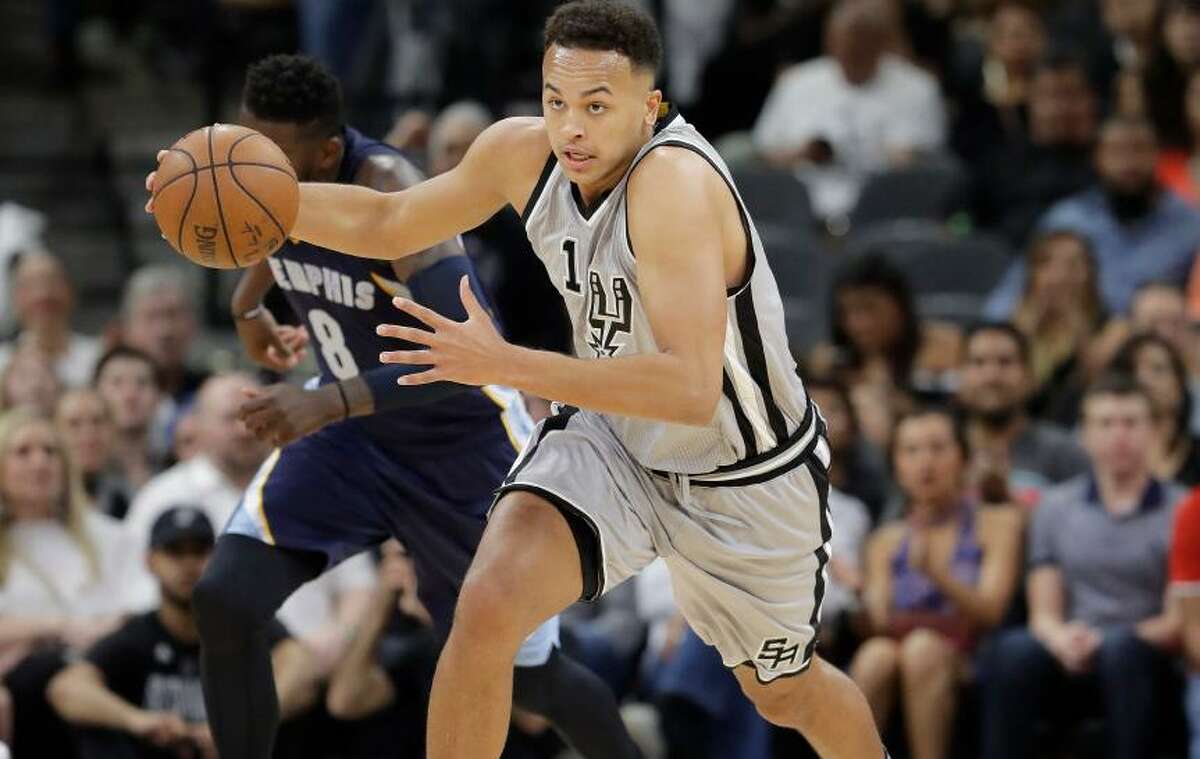 Kyle Anderson dribbles during the second half of Game 1 of the first-round playoff series against the Memphis Grizzlies on April 15, 2017, in San Antonio. San Antonio won 111-82.