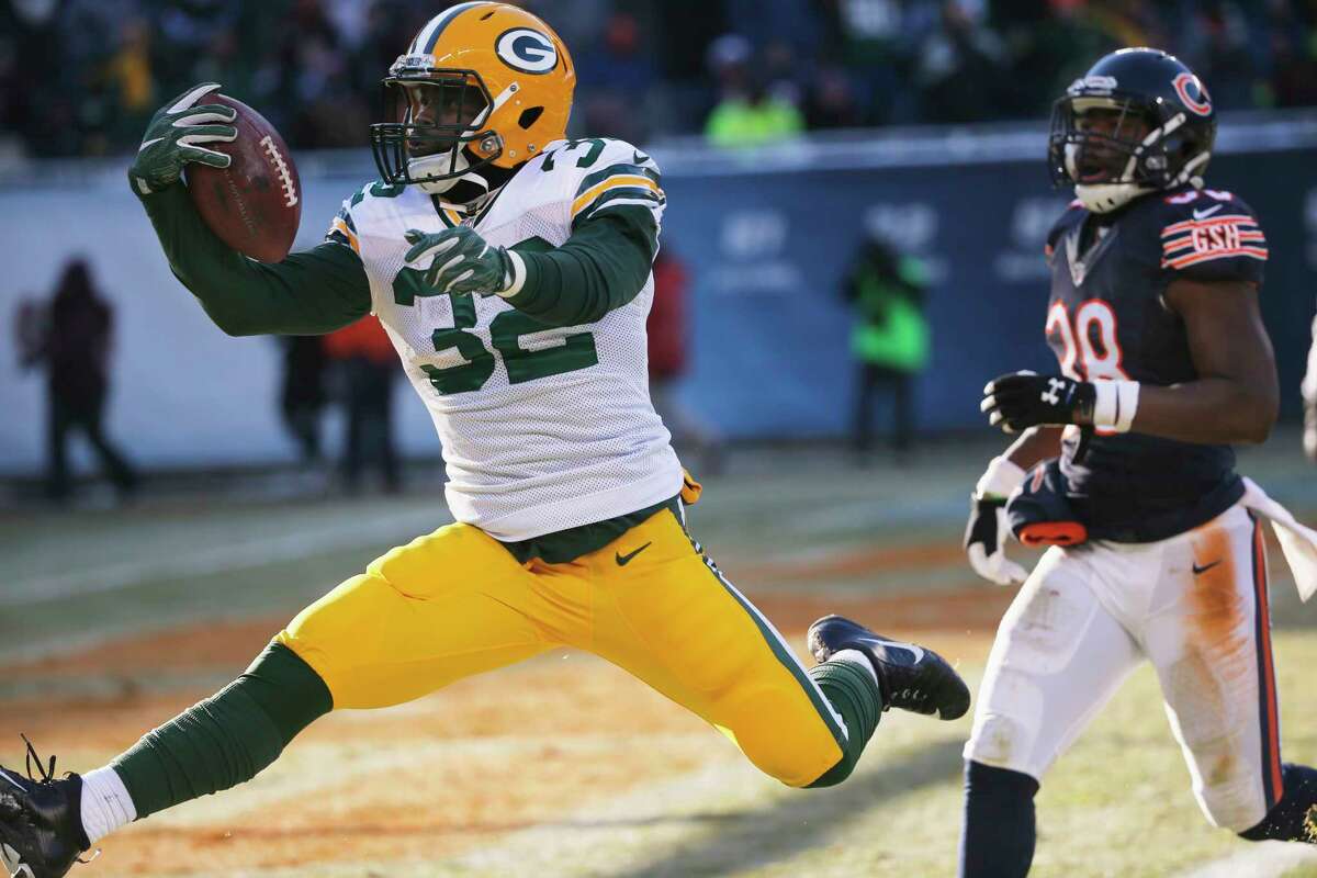 Green Bay Packers running back Christine Michael (32) celebrates as he runs to the end zone for a touchdown during the second half of an NFL football game against the Chicago Bears, Sunday, Dec. 18, 2016, in Chicago. (AP Photo/Charles Rex Arbogast)