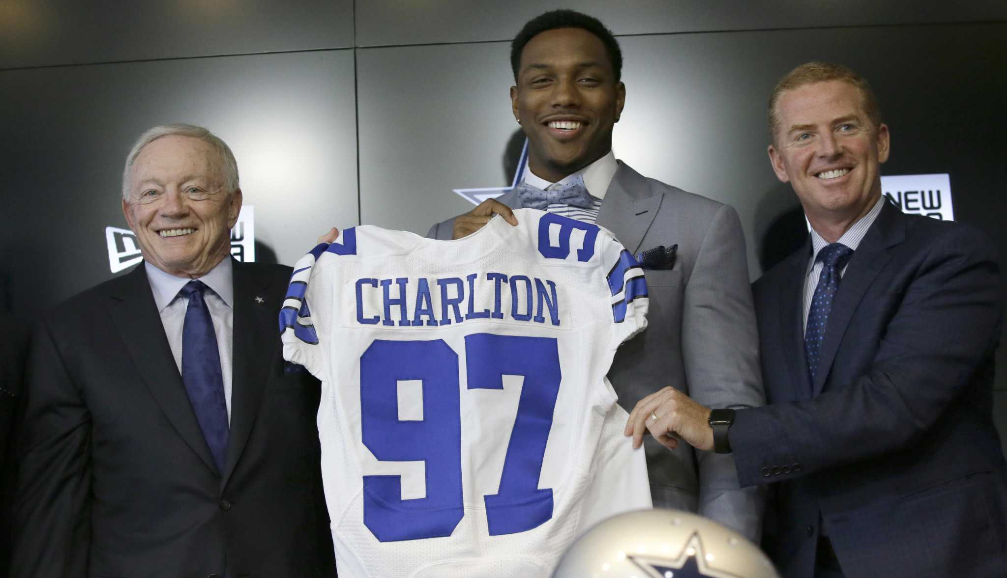 NFL player Taco Charlton scores deal with Mexican chain restaurant