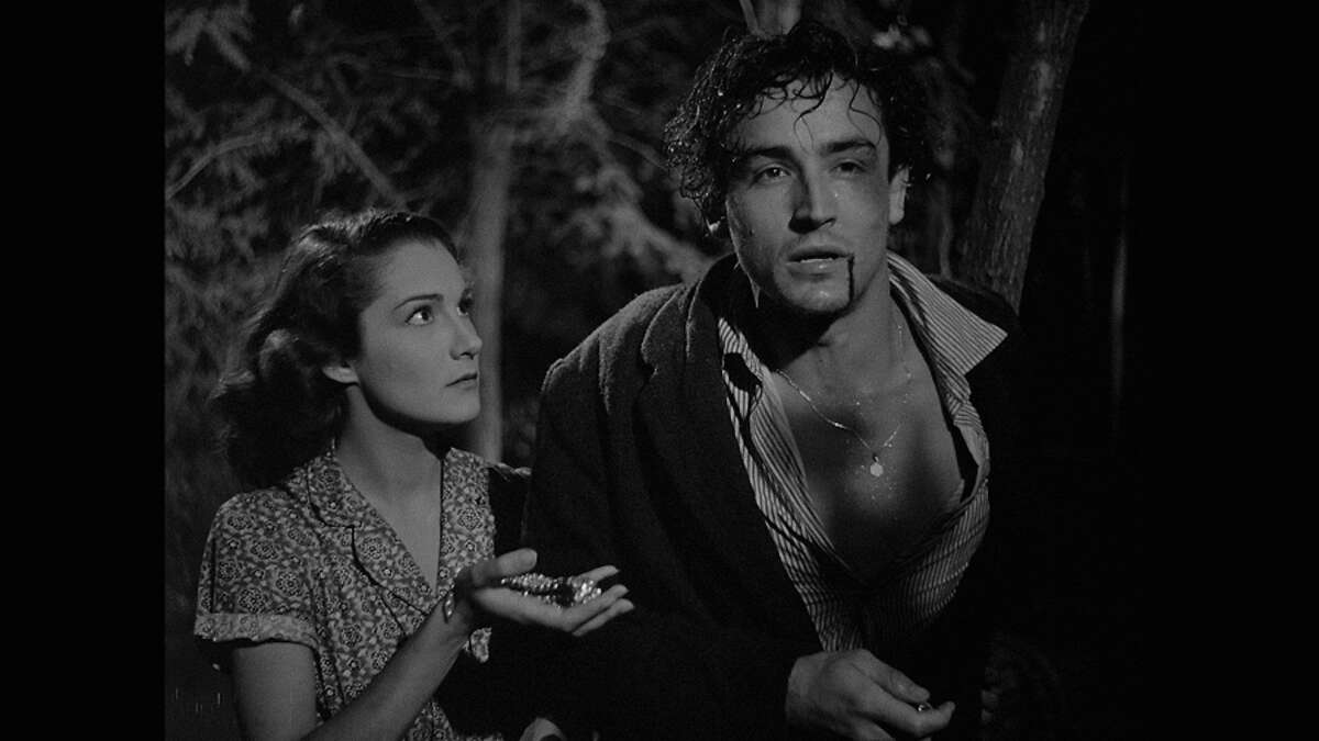 Francesca (Doris Dowling) and Walter (Vittorio Gassman) in the 1949 Italian neorealist crime film "Bitter Rice," directed by Giuseppe De Santis.