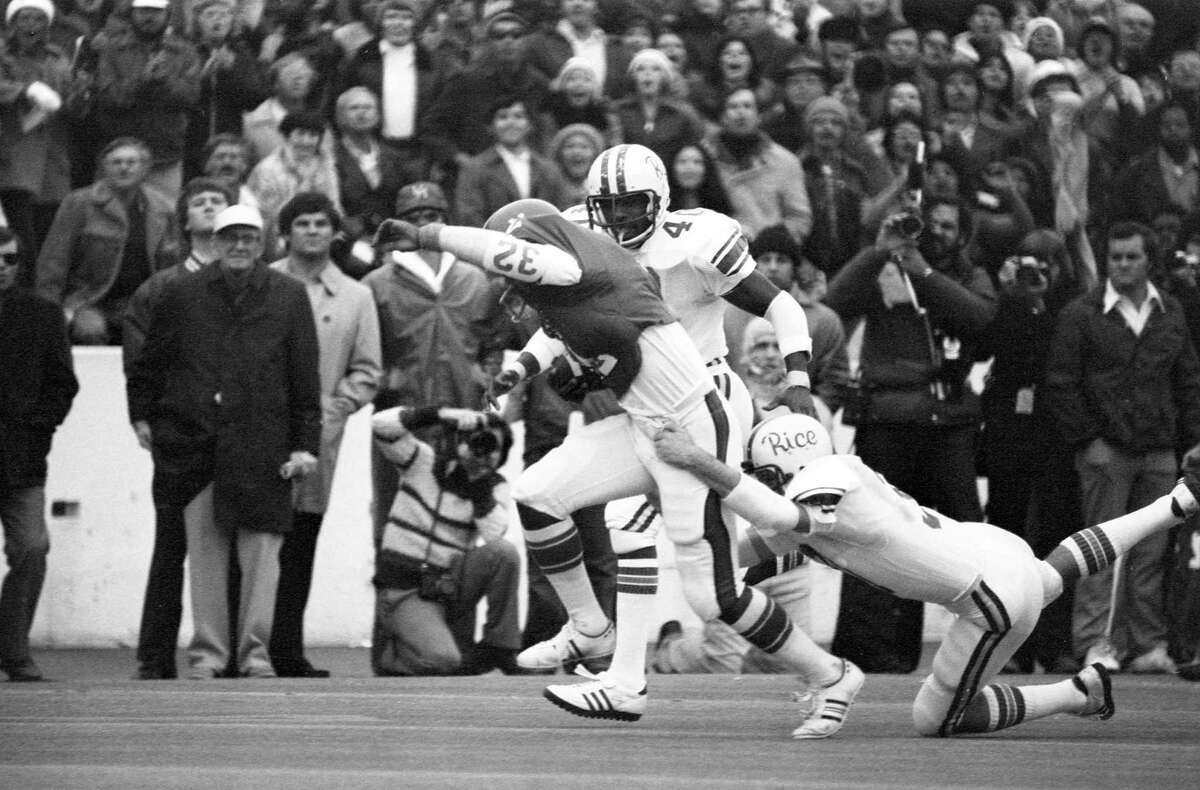 11/27/1976 - Rice Owls defenders try to slowdown Houston Cougars running back Alois Blackwell (32) at Rice Stadium.