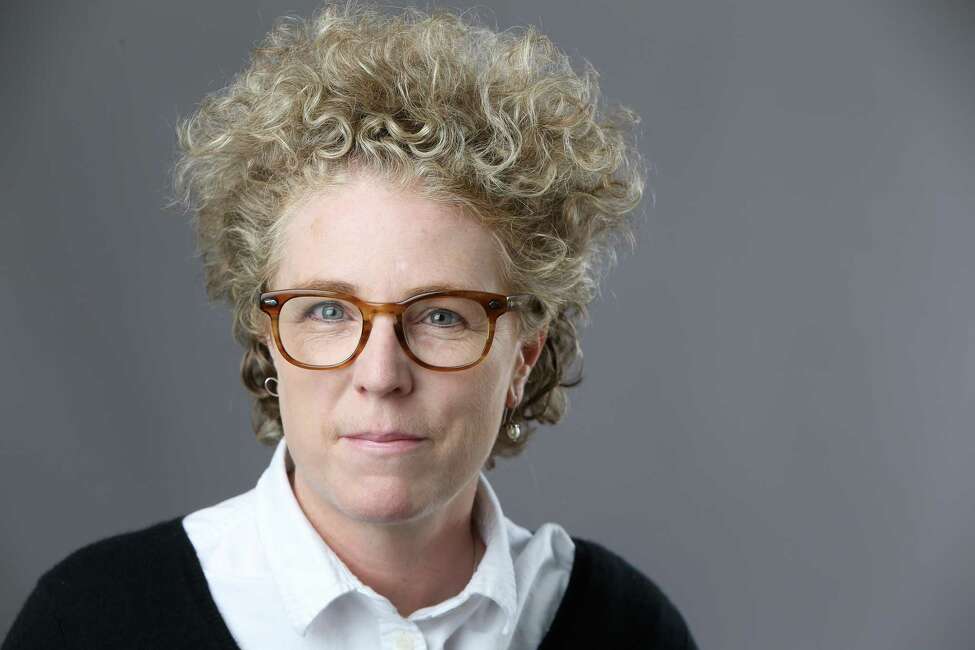 New York Times reporter Susanne Craig wins first Nellie Bly award