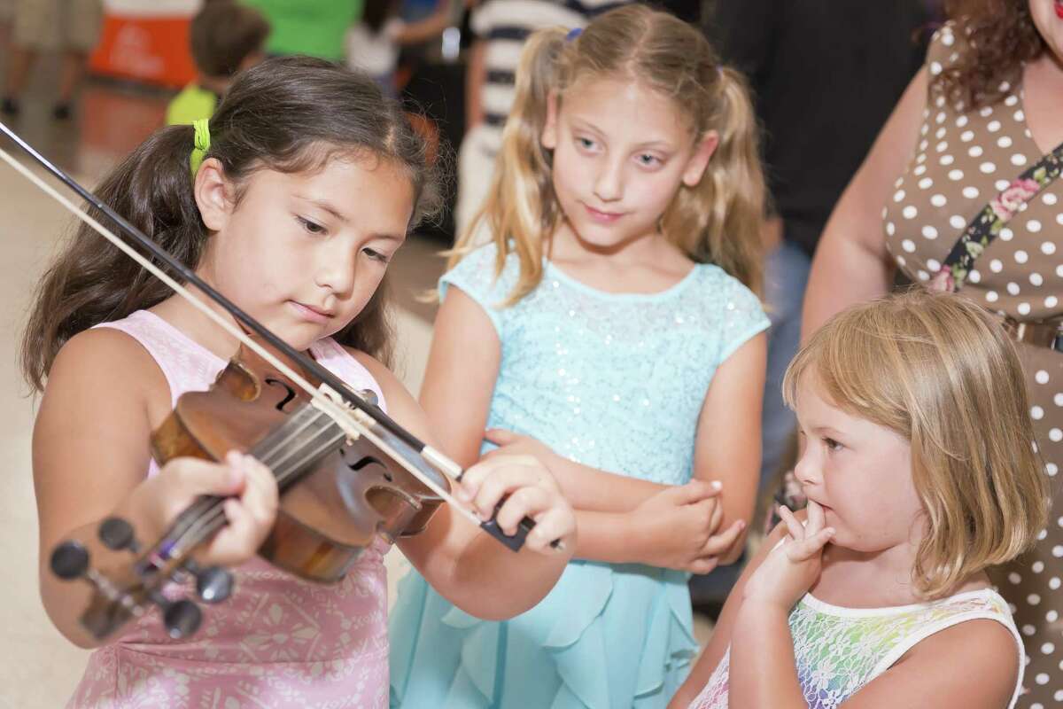 The Houston Symphony recently announced the details of its free family-friendly summer concerts during the months of June and July. A Houston tradition, these evening concerts are held in various casual venues across Greater Houston, including the iconic Miller Outdoor Theatre, making these performances accessible to people of all ages and backgrounds.