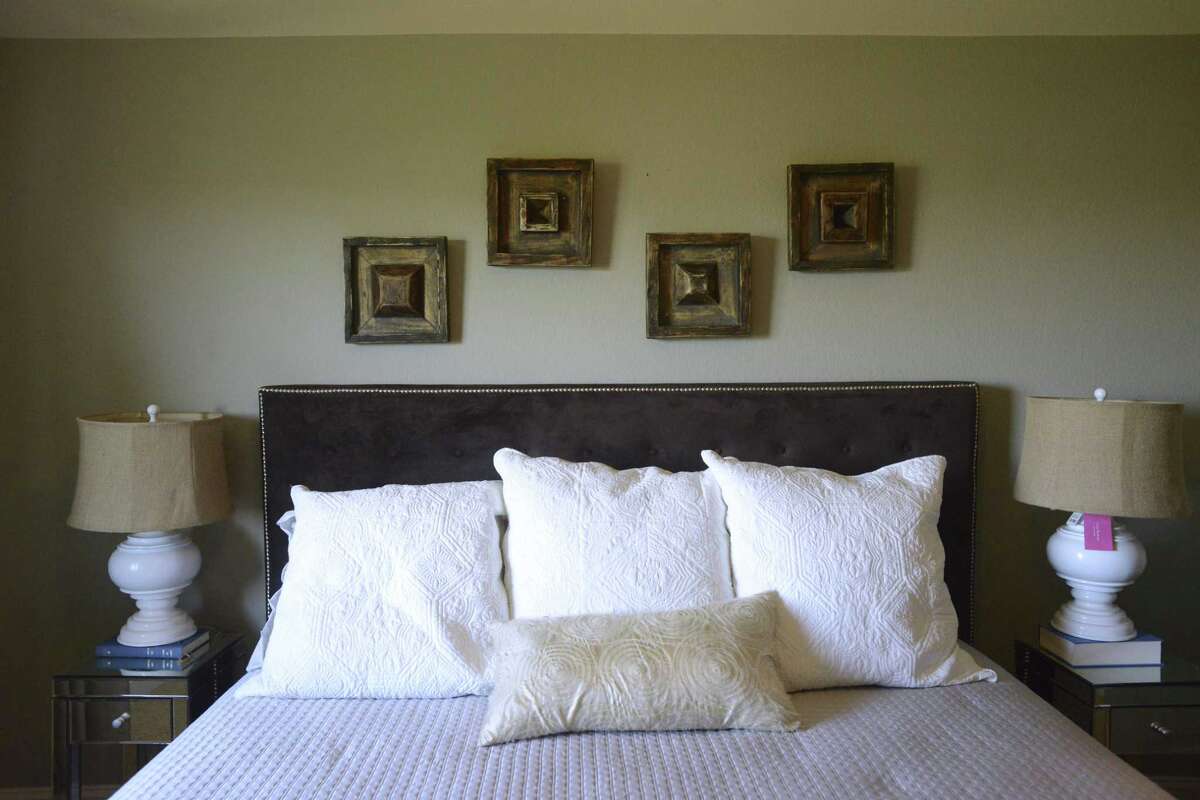 S.A. twin sisters made a career from old pallets