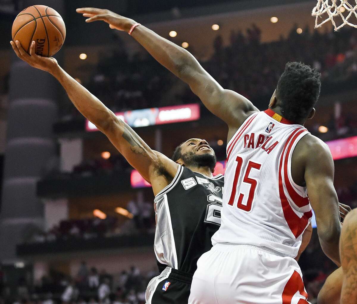 San Antonio Spurs forward Kawhi Leonard (2) shoots as Houston Rockets cente...