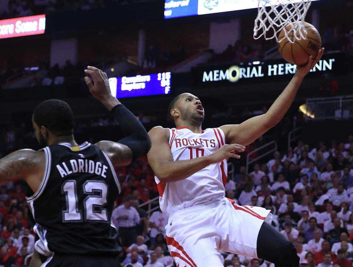 HOUSTON, TX - MAY 05: Eric Gordon #10 of the Houston Rockets attacks the basket against LaMarcus Aldridge #12 of the San Antonio Spurs during Game Three of the NBA Western Conference Semi-Finals at Toyota Center on May 5, 2017 in Houston, Texas. NOTE TO USER: User expressly acknowledges and agrees that, by downloading and or using this photograph, User is consenting to the terms and conditions of the Getty Images License Agreement. (Photo by Ronald Martinez/Getty Images)