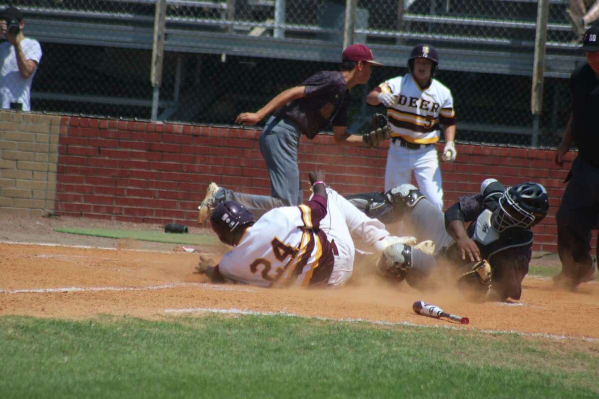 Deer Park nabs bi-district baseball crown in easy fashion