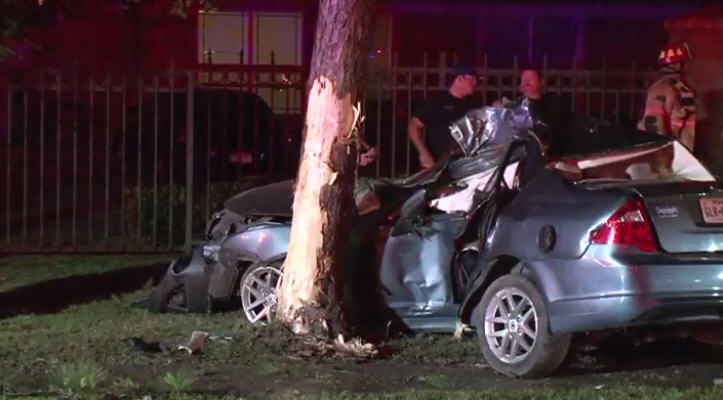 Houston crash: 1 dead, 1 injured after car crashes into tree on S