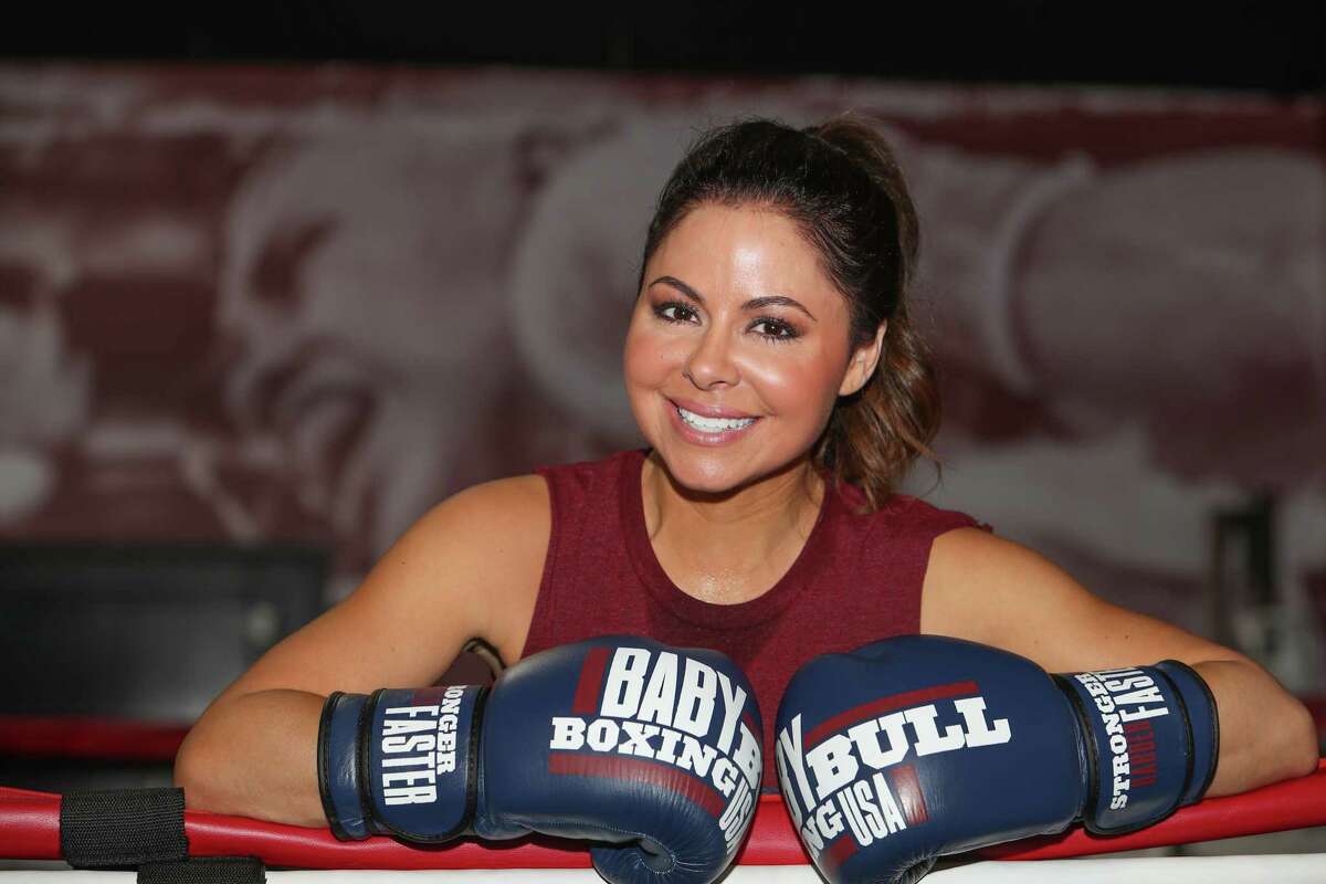 Traffic reporter, anchor Jennifer Reyna leaving KPRC 2