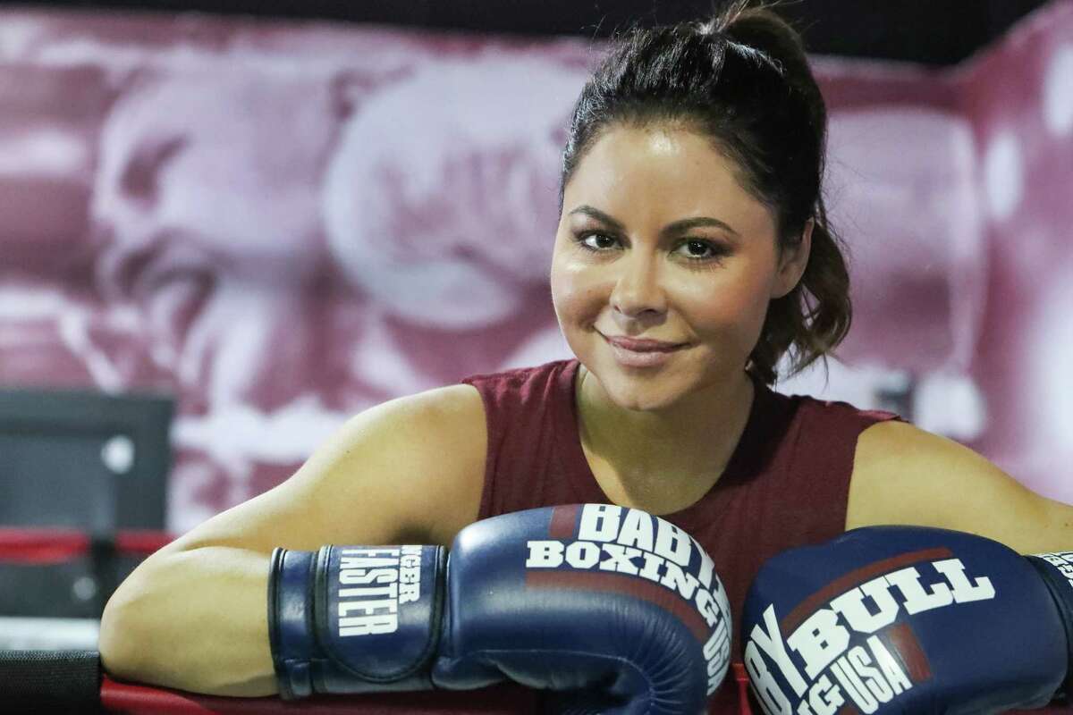 KPRC Channel 2's Jennifer Reyna, who recently returned to working out after taking a six year leave works out at Baby Bull Boxing with trainer Brian Caldwell.Thursday, April 13, 2017, in Houston. ( Steve Gonzales / Houston Chronicle )