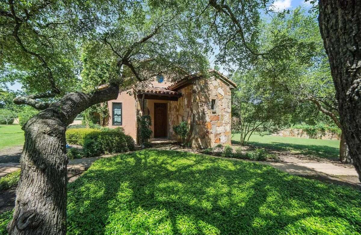 Aerosmith's Joey Kramer lists rustic Texas estate
