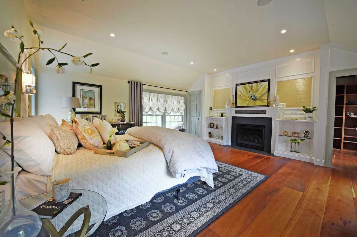 Photos Vanguard Show House in Menands