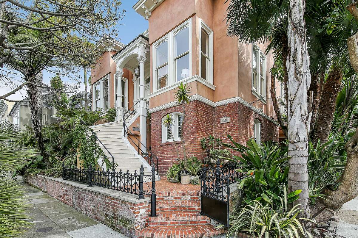 1745 20th St. in Potrero Hill is a three bedroom party house reimagined by designer Larry Mansada in the 1980s.�