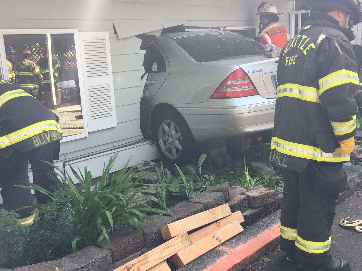 Car crashes into house, kills woman in Lake City