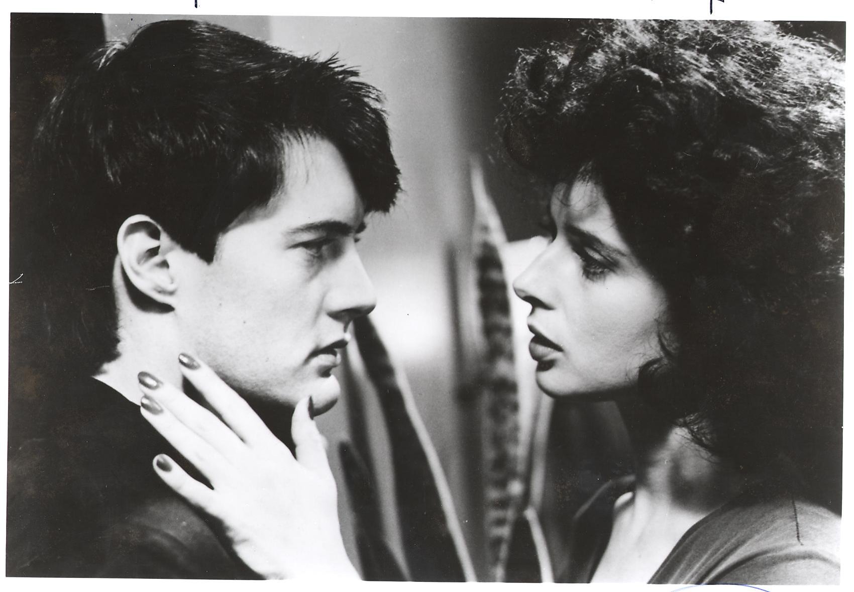 an analysis of blue velvet a sensual mystery thriller movie by david lynch an analysis of blue velvet a sensual mystery thriller movie by david lynch