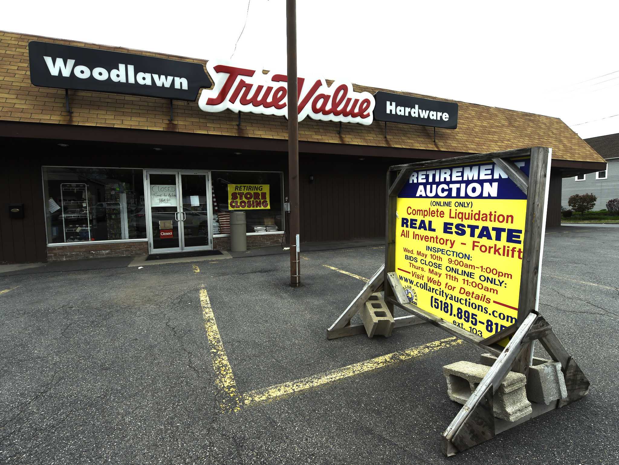 Woodlawn hardware store goes up for bids as owners bid adieu