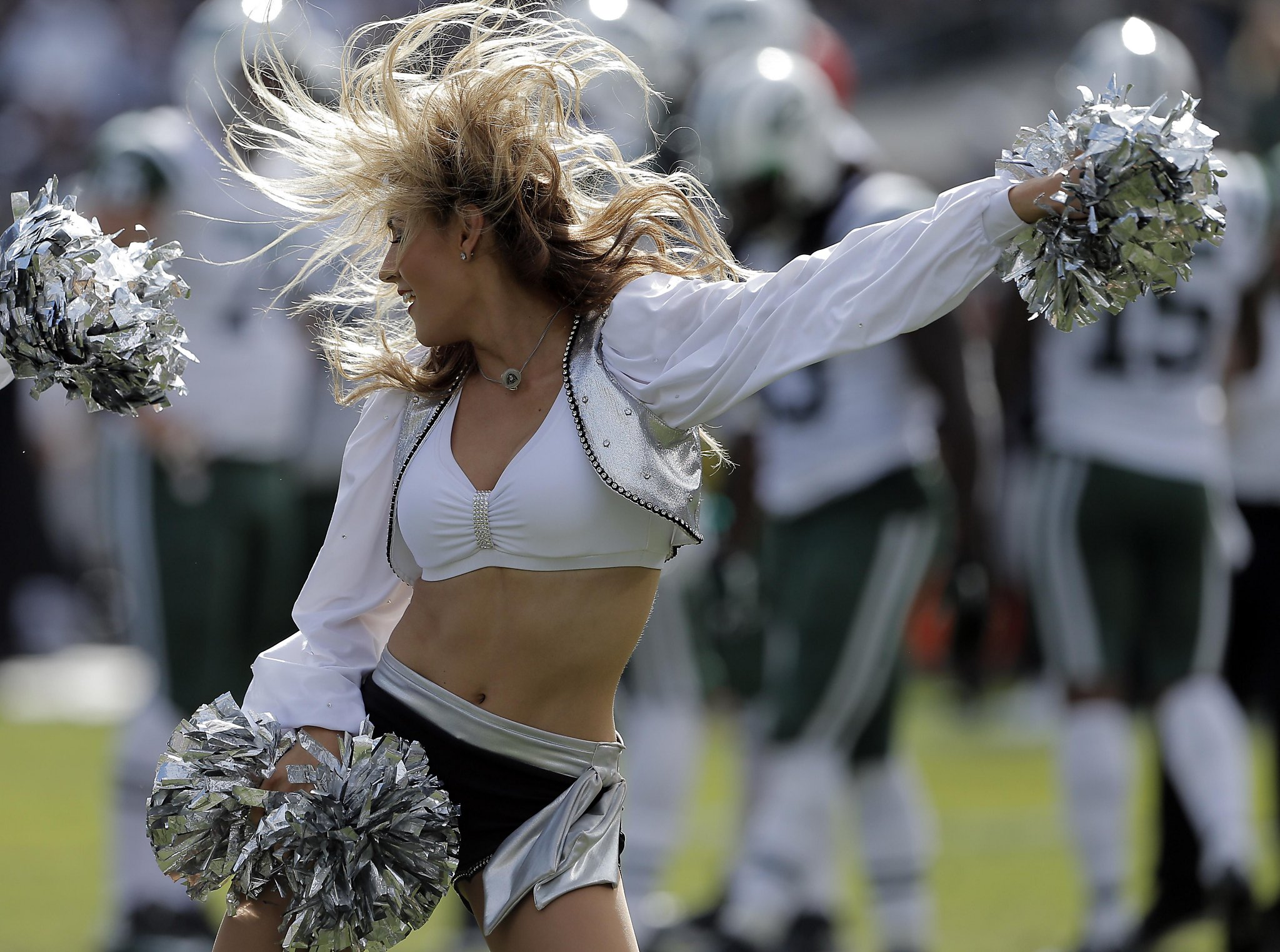 Oakland Raiders cheerleaders: Payment on $1.25 million class