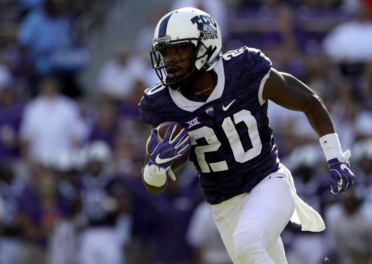 FORT WORTH, TX - OCTOBER 29: Deante Gray #20 of the TCU Horned Frogs runs the ball against the Texas Tech Red Raiders in the first half at Amon G. Carter Stadium on October 29, 2016 in Fort Worth, Texas. (Photo by Ronald Martinez/Getty Images)