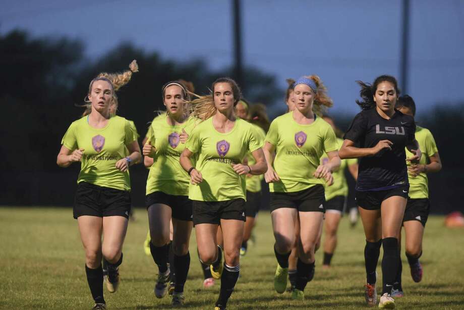 Women don’t flop in soccer San Antonio ExpressNews