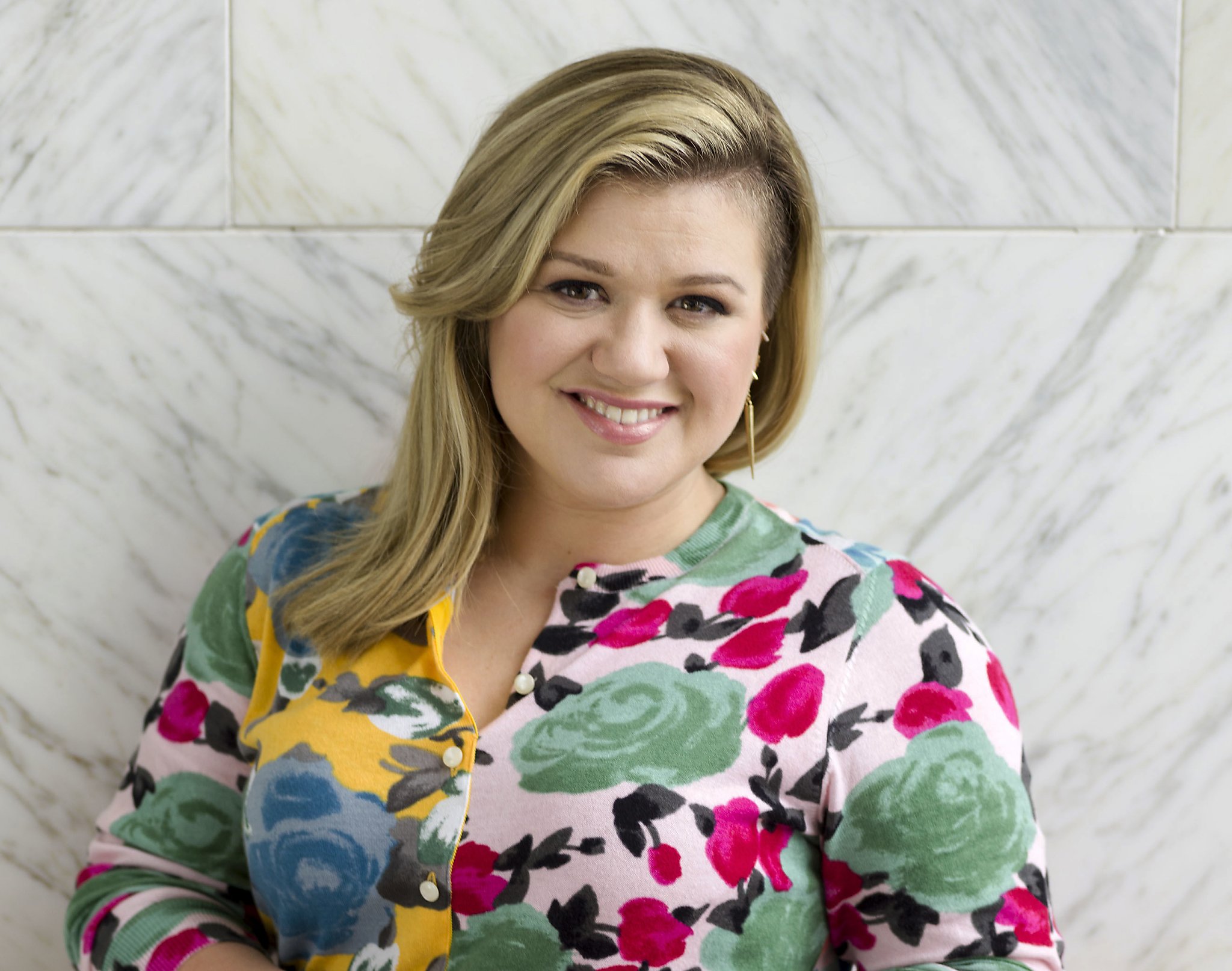 Grammy winner Kelly Clarkson is joining the hit singing competition "T...