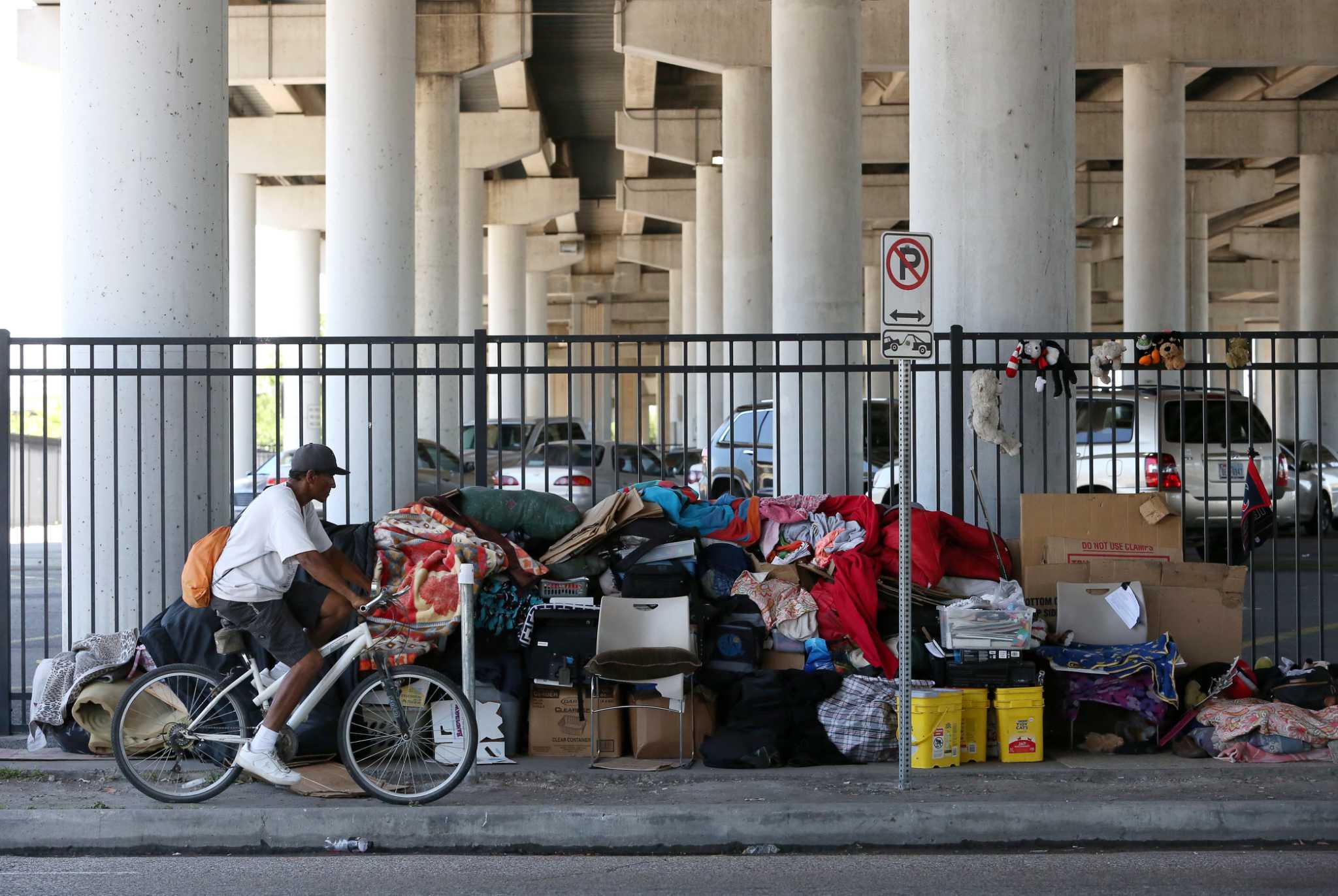 Houston S Homeless Adapt To City S Ban On Camping Which Took Effect Friday   RawImage 