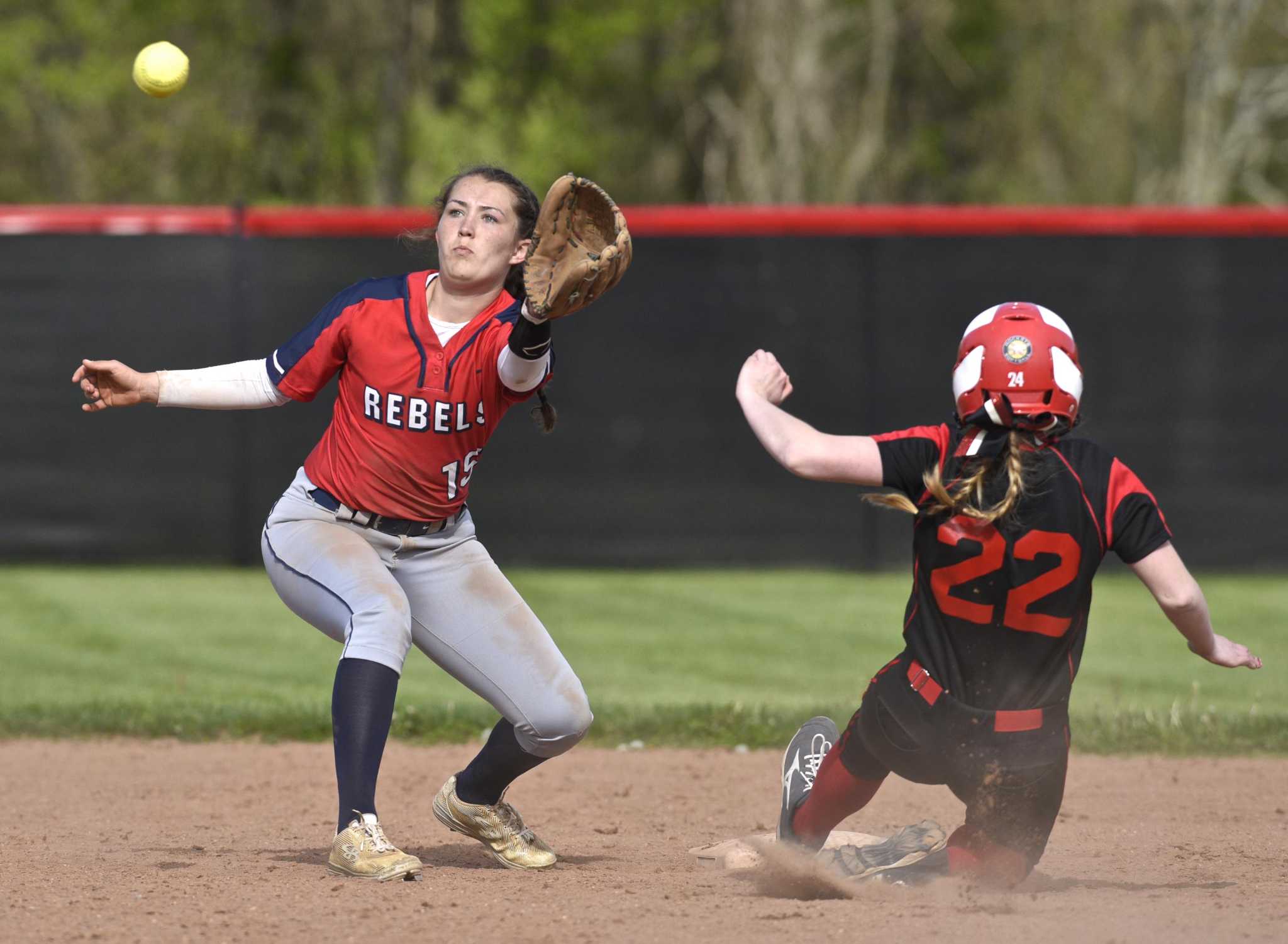 Softball: Pomperaug improves to 15-2, topples New Fairfield