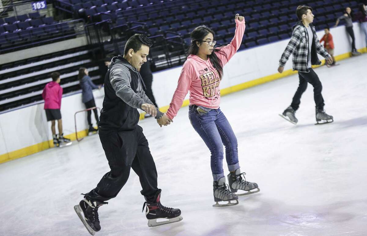 Sames Auto Arena announces return of holiday ice skating days Laredo
